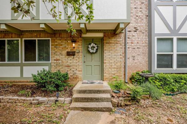 282 Westview Terrace, Arlington, TX 76013