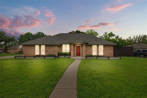 202 Tanglewood Lane, Waxahachie, TX 75165