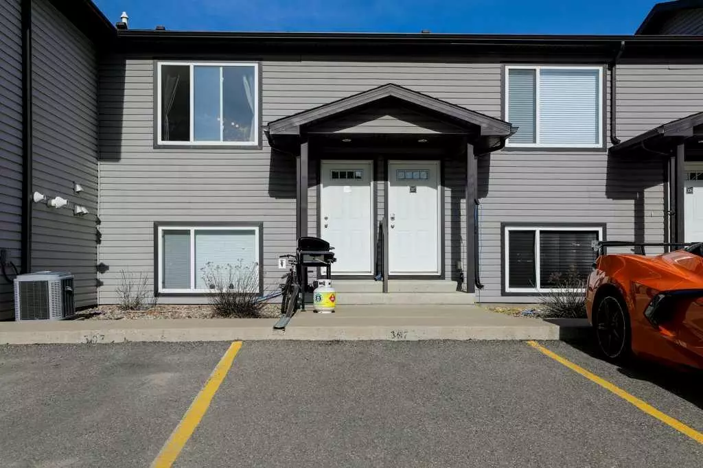 Coaldale, AB T1M 0C4,2114 18 AVE #308