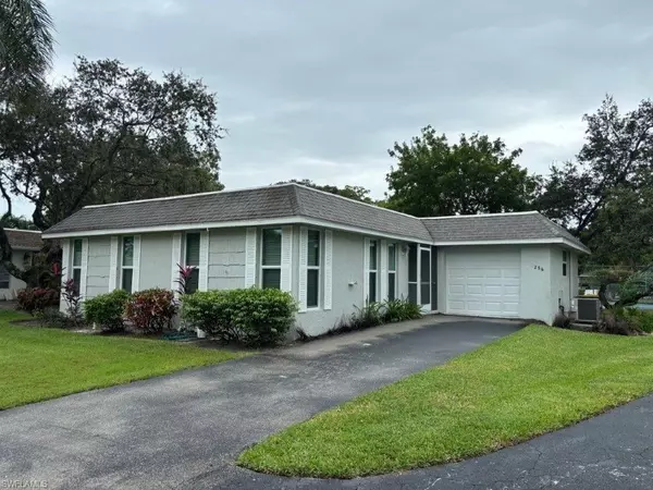 256 Yorkshire CT 13, Naples, FL 34112