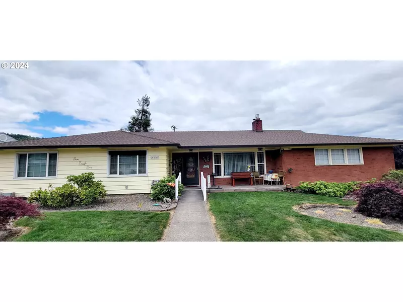 611 E 3RD AVE, Riddle, OR 97469