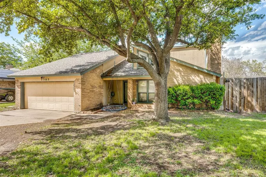 5303 Oak Springs Drive, Arlington, TX 76016