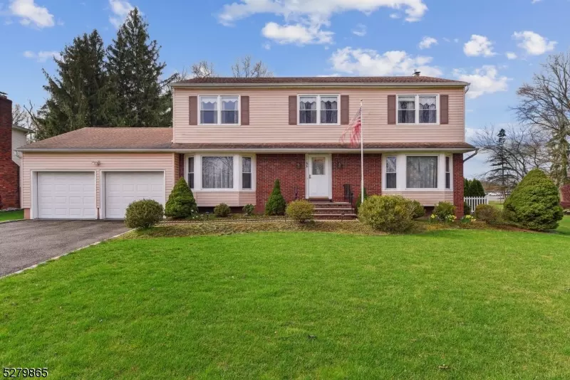 68 Tanglewood Dr, East Hanover Twp., NJ 07936