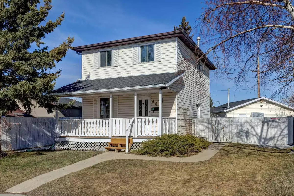 Calgary, AB T3J 1R5,44 Castlebrook Rise NE