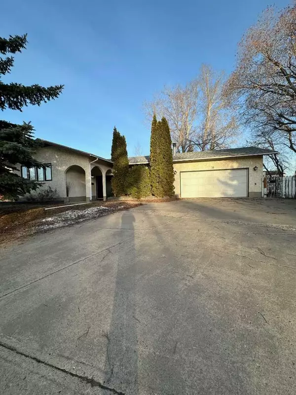 Red Deer, AB T4R 1C6,35 Armstrong Close