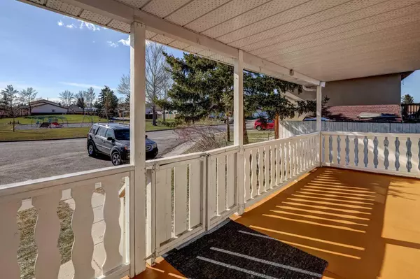 Calgary, AB T3J 1R5,44 Castlebrook Rise NE