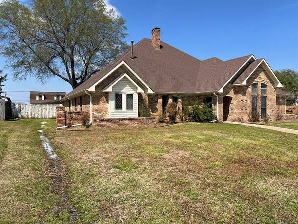 2755 Oak Creek Drive, Paris, TX 75462