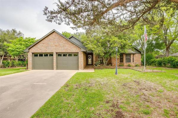 203 Edgehill Road, Joshua, TX 76058