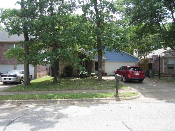 1000 W Lovers Lane,  Arlington,  TX 76013