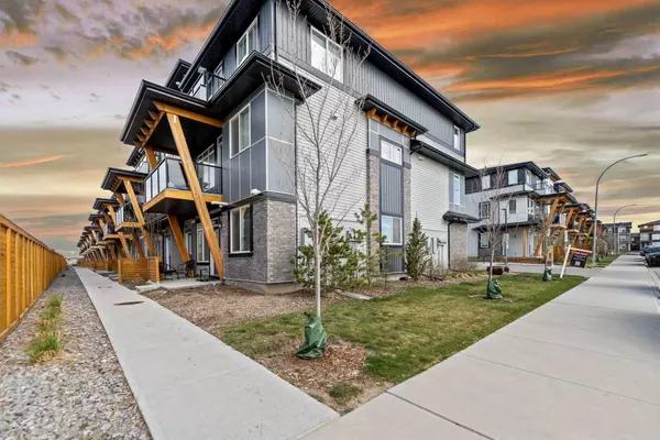 Calgary, AB T3J 0Y3,162 Savanna WALK NE