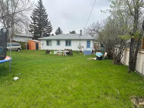 Calgary, AB T3B1S1,8907 34 AVE NW