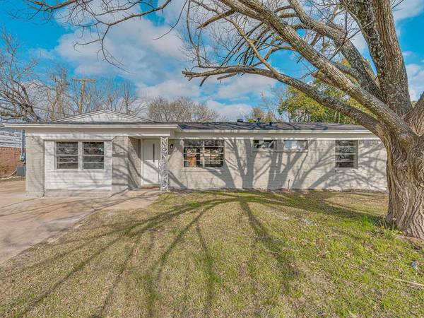 2600 Woodlawn Drive, Ennis, TX 75119