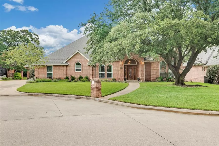 7002 Gunston Lane, Arlington, TX 76017