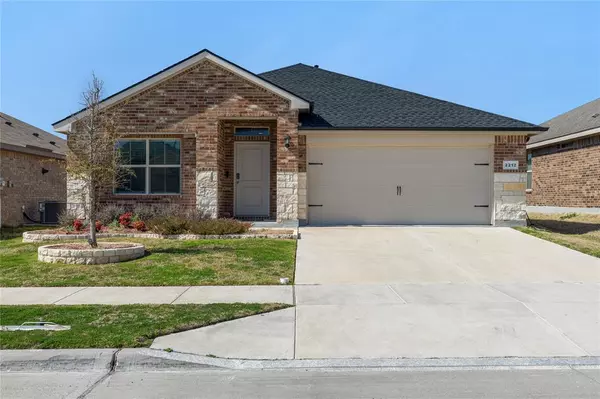 2212 Myrtle Beach Drive, Fort Worth, TX 76108