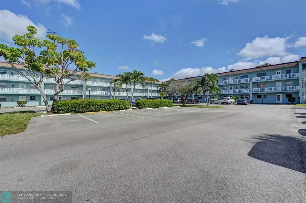 Deerfield Beach, FL 33441,606 SW Natura Blvd  #301