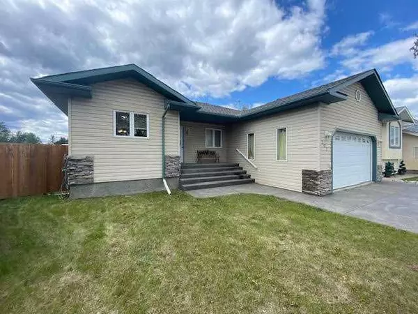 Hinton, AB T7V 2C8,202 MACKAY CRES