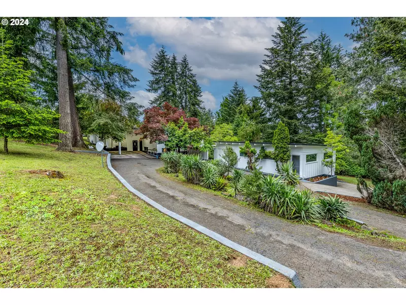 855 W 38TH AVE, Eugene, OR 97405