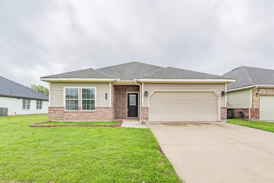 12233 Hunters Crossing Lane, Fort Worth, TX 76028