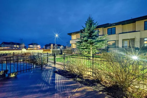 Calgary, AB T3H 0H9,225 Aspen Hills Villas SW