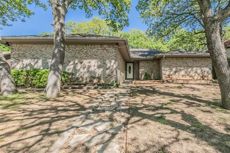 2707 Woodshire Drive, Arlington, TX 76016