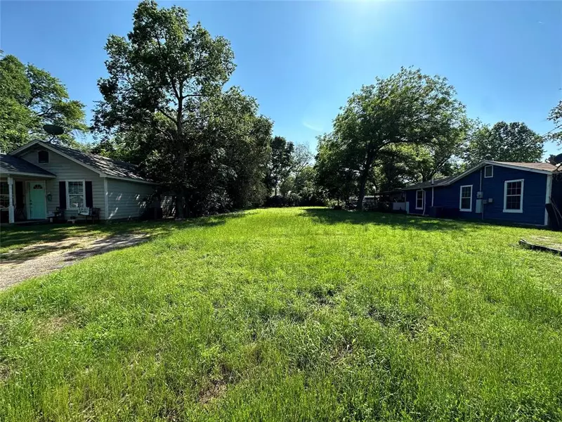 1107 N Walnut Street, Cleburne, TX 76033