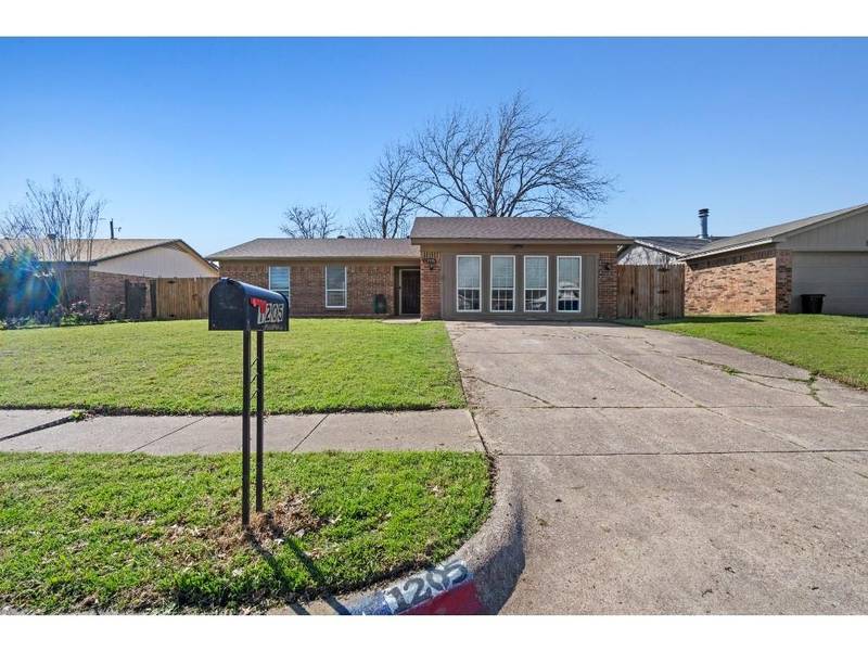 1205 N Knowles Drive, Saginaw, TX 76179