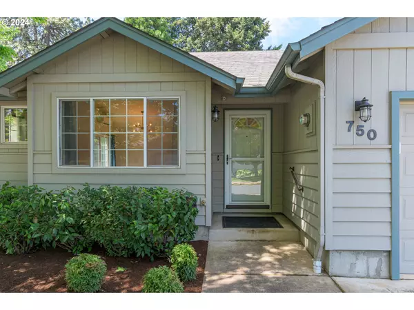 Eugene, OR 97402,750 RED CEDAR CT