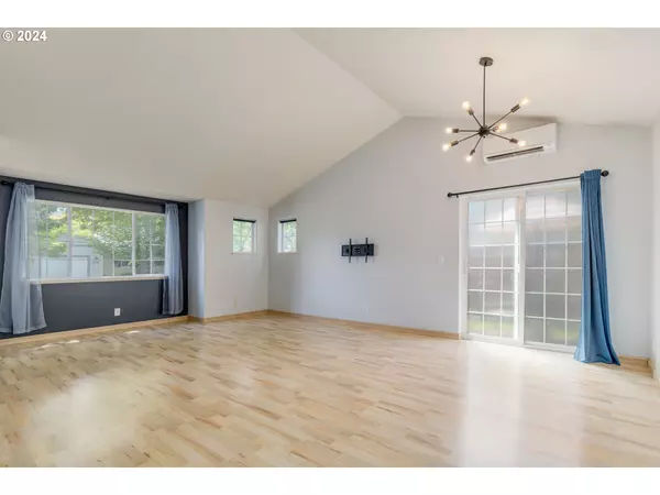 Eugene, OR 97402,750 RED CEDAR CT