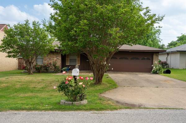 318 Linklea Drive, Duncanville, TX 75137