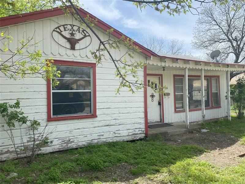 304 W Duncan Avenue, Comanche, TX 76442