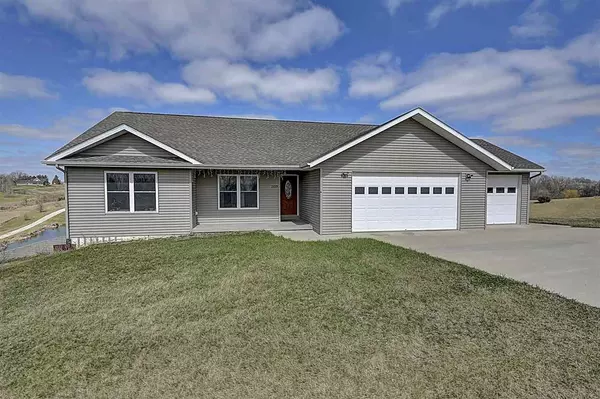 2229 288th Dr, Williamsburg, IA 52361