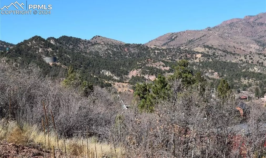 504 Ojo RD, Manitou Springs, CO 80829