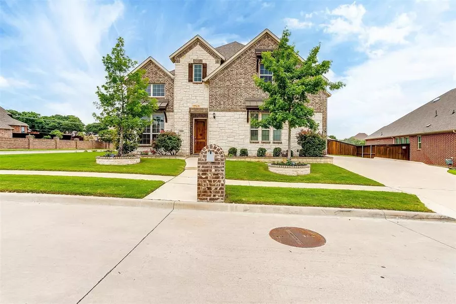 7901 Shadow Wood Drive, North Richland Hills, TX 76182