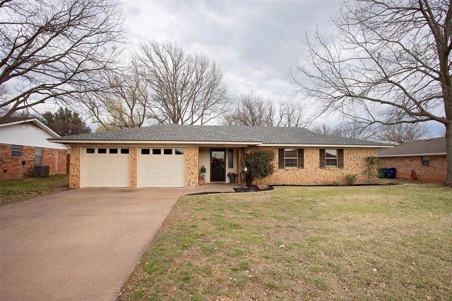 1420 Thomas Lane, Graham, TX 76450