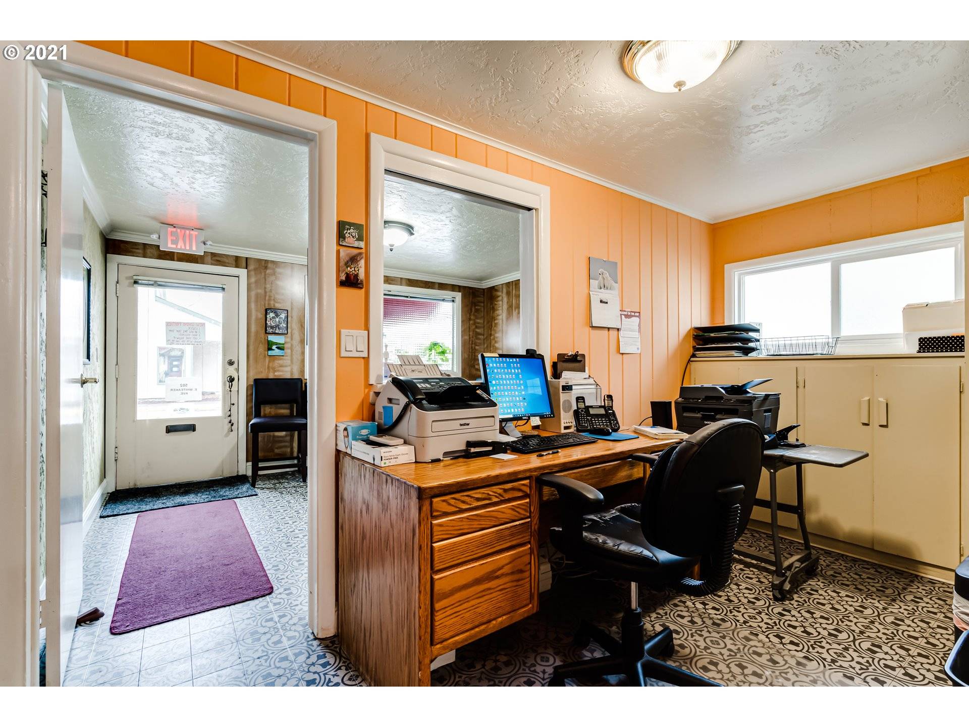 Cottage Grove, OR 97424,502 E WHITEAKER AVE