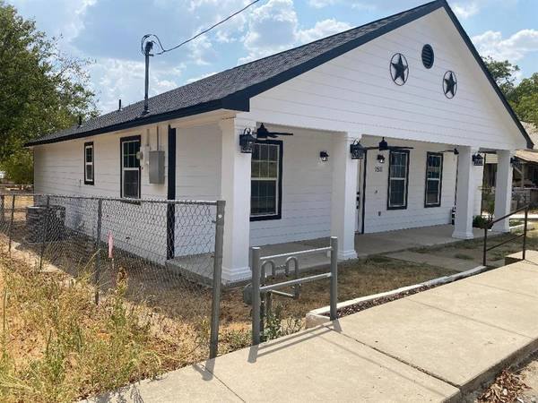 1511 Queen Street, Goldthwaite, TX 76844