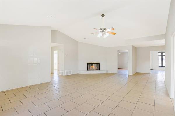 425 Cloverdale Lane,  Garland,  TX 75043