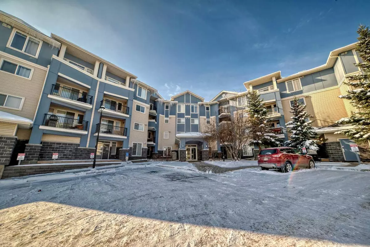 Calgary, AB T3K 0E4,120 Country Village CIR NE #404