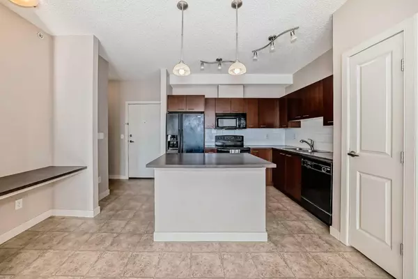 Calgary, AB T3K 0E4,120 Country Village CIR NE #404