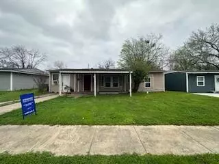 921 Indian Hills Drive, Grand Prairie, TX 75051