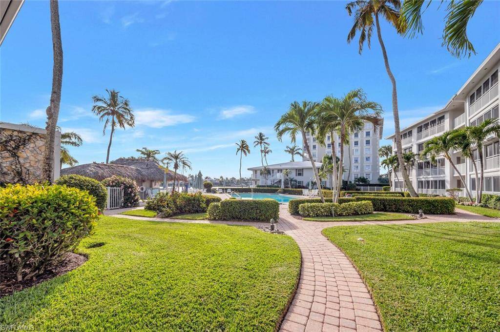 2800 Gulf Shore BLVD N 304, Naples, FL 34103