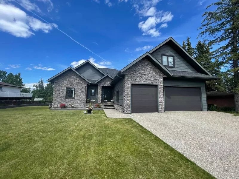 4714 Sakwatamau Drive, Whitecourt, AB T7S 1E1