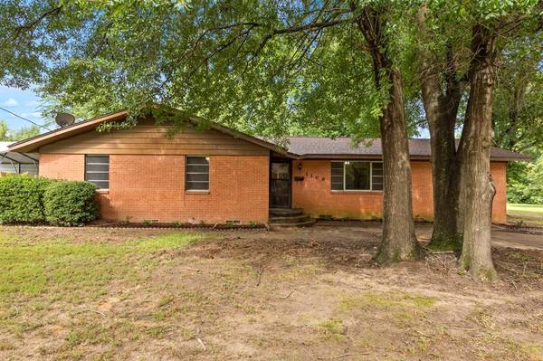 1108 Stephens Avenue, Mount Pleasant, TX 75455