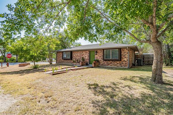 111 Heath Street, Hico, TX 76457