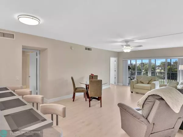 Pompano Beach, FL 33069,3000 N Palm Aire Dr  #305