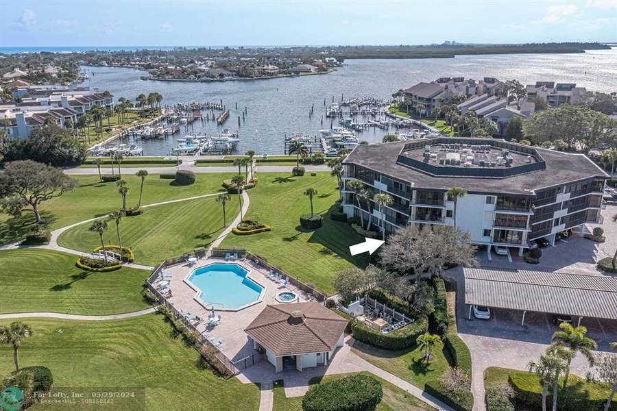 1850 Bay Rd  #1-D, Vero Beach, FL 32963