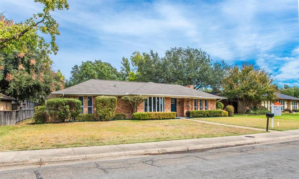 7429 TANGLEGLEN Drive, Dallas, TX 75248