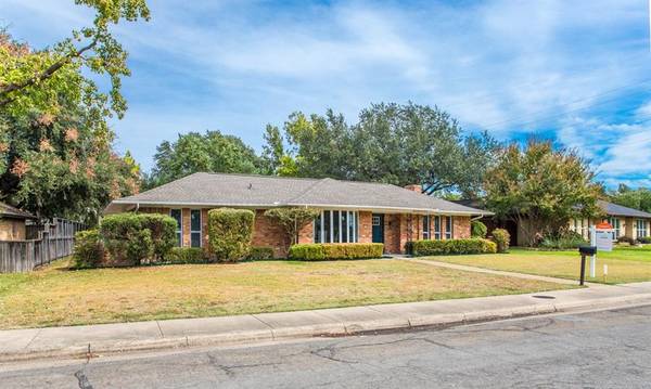 7429 TANGLEGLEN Drive, Dallas, TX 75248