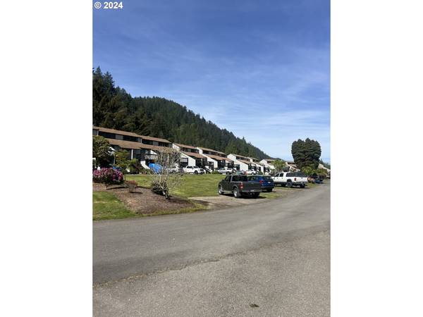 Reedsport, OR 97467,43605 STATE HIGHWAY 38 #22