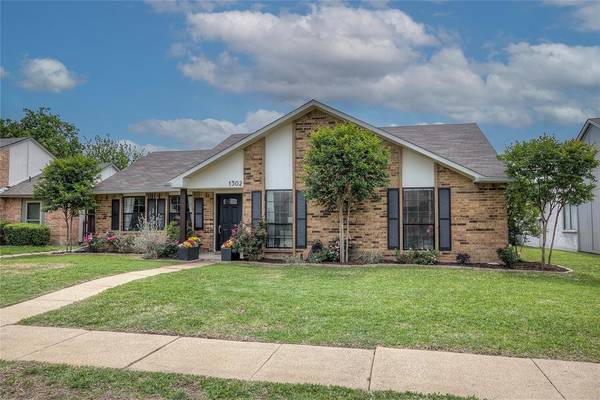 1302 Woodland Court, Allen, TX 75002